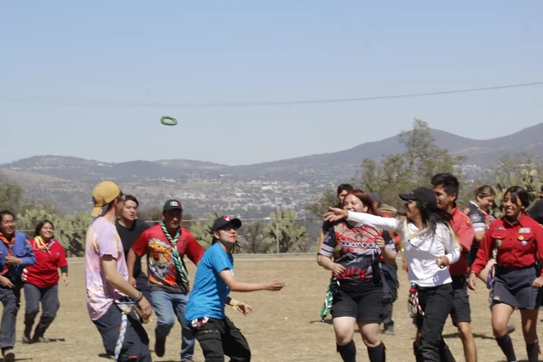 Street photo in Sierra del Patlachique, Mexico by Luis Ibarra