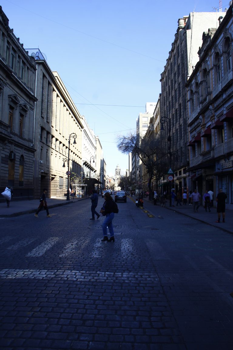 Street photo in Mexico City, Mexico by Luis Ibarra