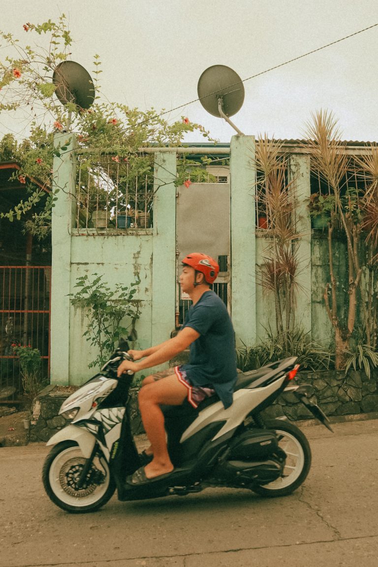 Street photo in Consolacion, Philippines by Venbrooke