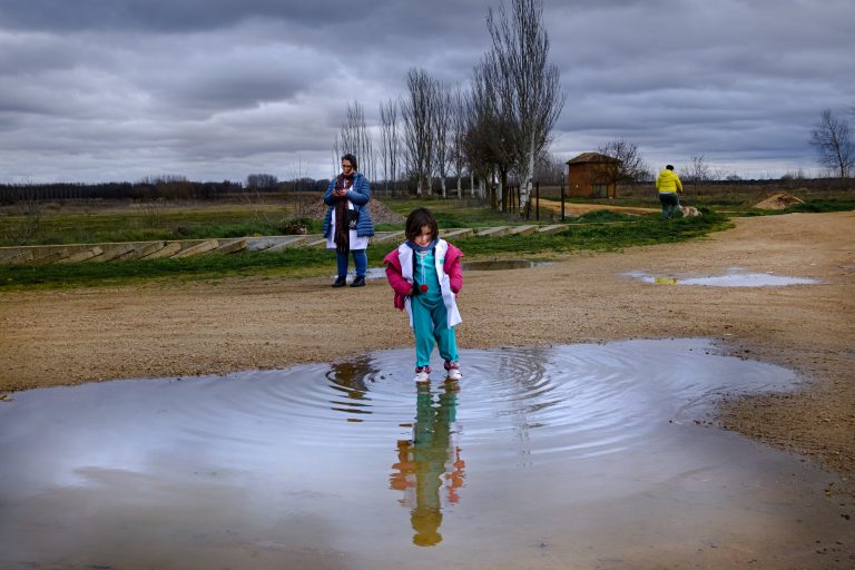 Street photo in León, Spain by Riquinho Faladeiro