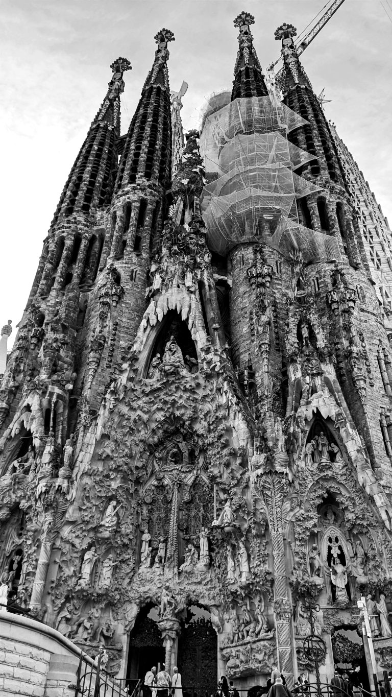 Street photo in Barcelona, Spain by Nikola Spasić