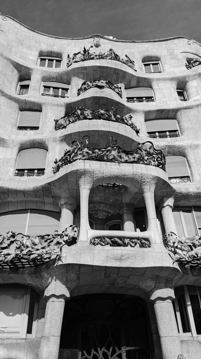 Street photo in Barcelona, Spain by Nikola Spasić