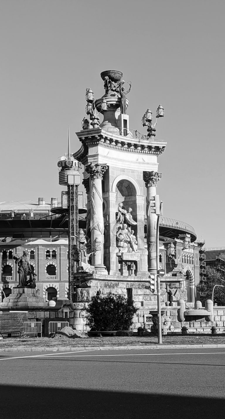 Street photo in Barcelona, Spain by Nikola Spasić