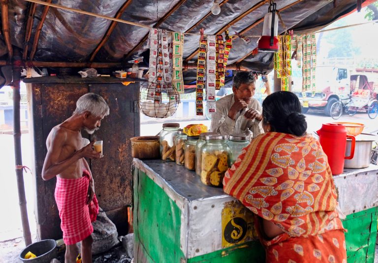 Street photo in Kolkata, India by Mrinal Das