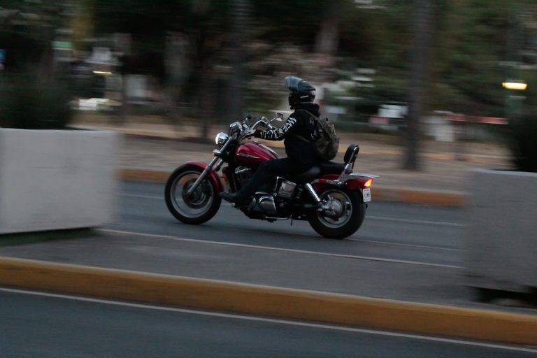 Street photo in Mexico City, Mexico by Luis Ibarra