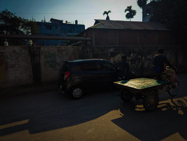 Street photo in Rangpur, Bangladesh by Raian Jihad