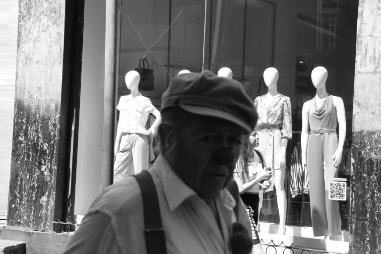 Street photo in Mexico City, Mexico by Luis Ibarra