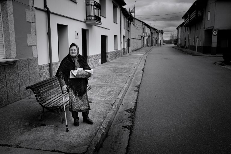 Street photo in León, Spain by Riquinho Faladeiro