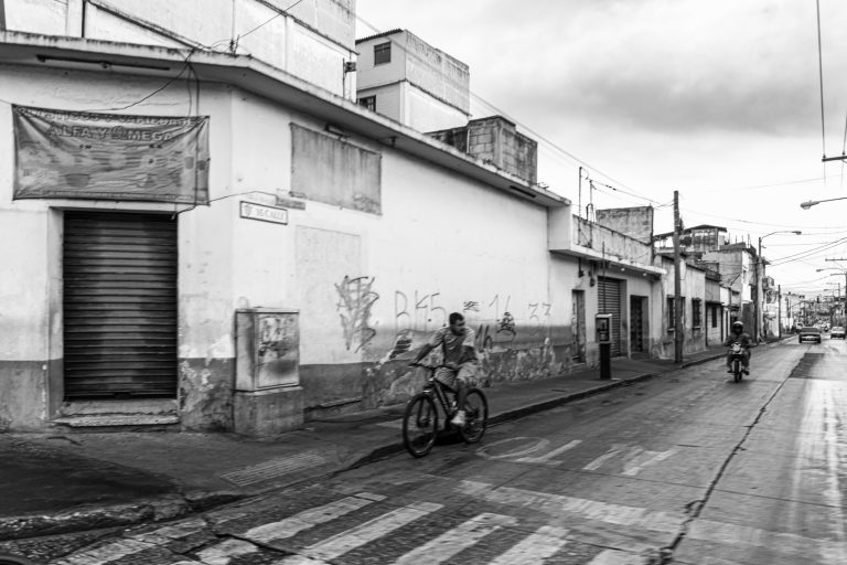 Street photo in Guatemala City, Guatemala by Duncan Aitken