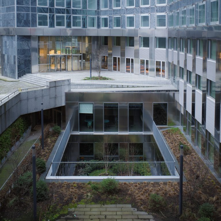 Street photo in La Défense, France by Antoine Marchetti