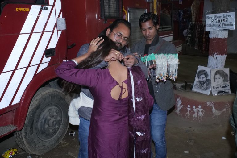 Street photo in Faridabad, India by Vadiraj Mathad