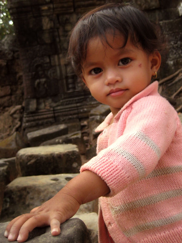Street photo in Krong Siem Reap, Cambodia by Johari Sultan