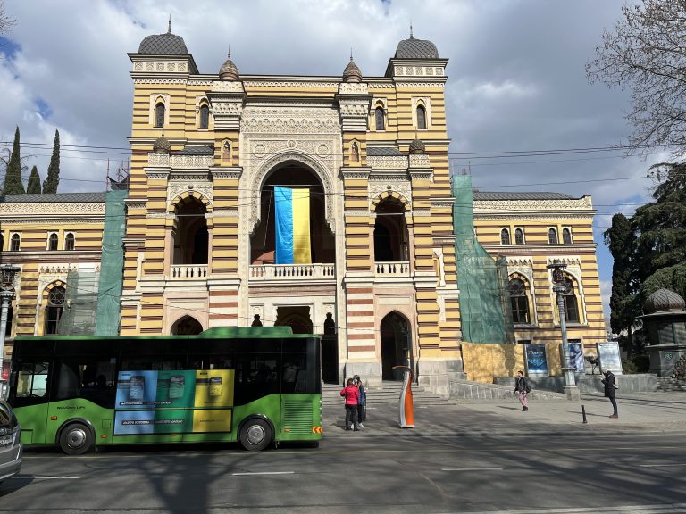Street photo in Tbilisi, Georgia by Shio Jashi