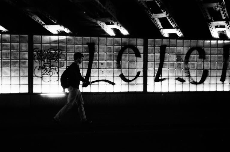 Street photo in Cologne, Germany by Mathis Reschke