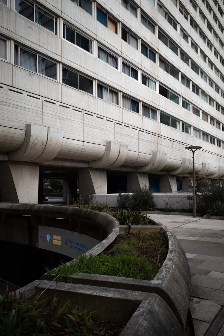 Street photo in La Défense, France by Antoine Marchetti