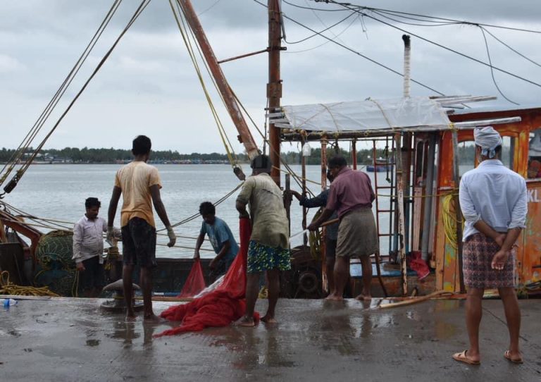 Street photo in Ponnani, India by EM Rajeev