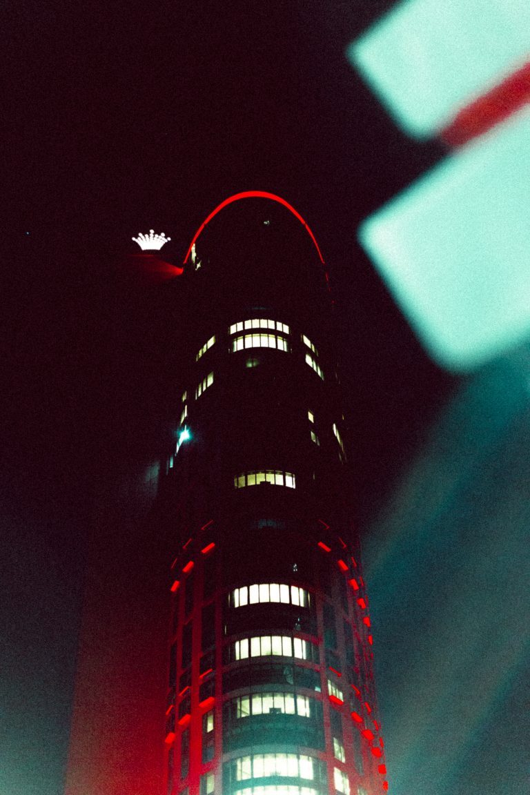 Street photo in Melbourne, Australia by Brenden Murphy
