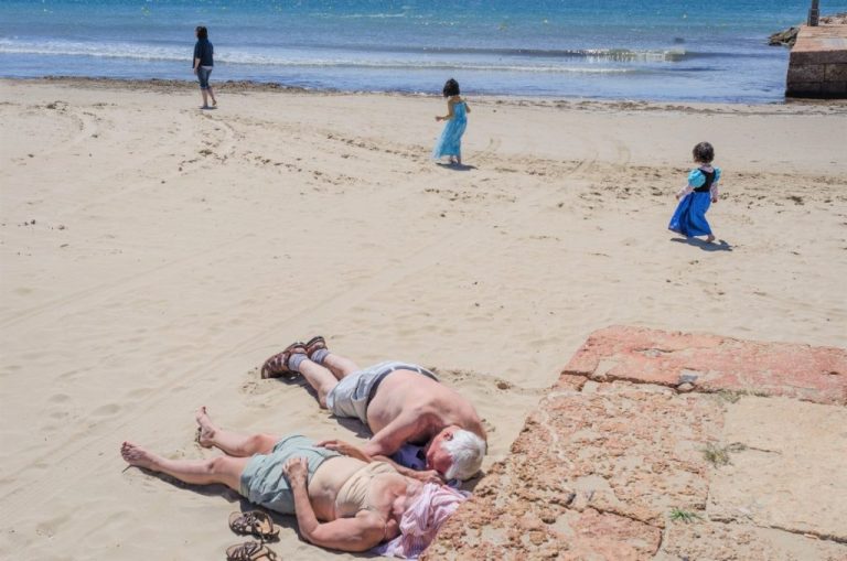 Street photo in Salou, Spain by Luis Alvarez