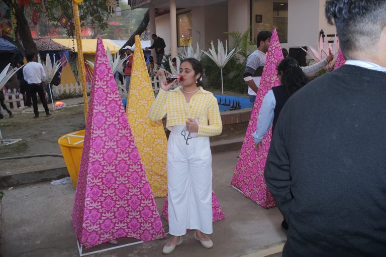 Street photo in Faridabad, India by Vadiraj Mathad