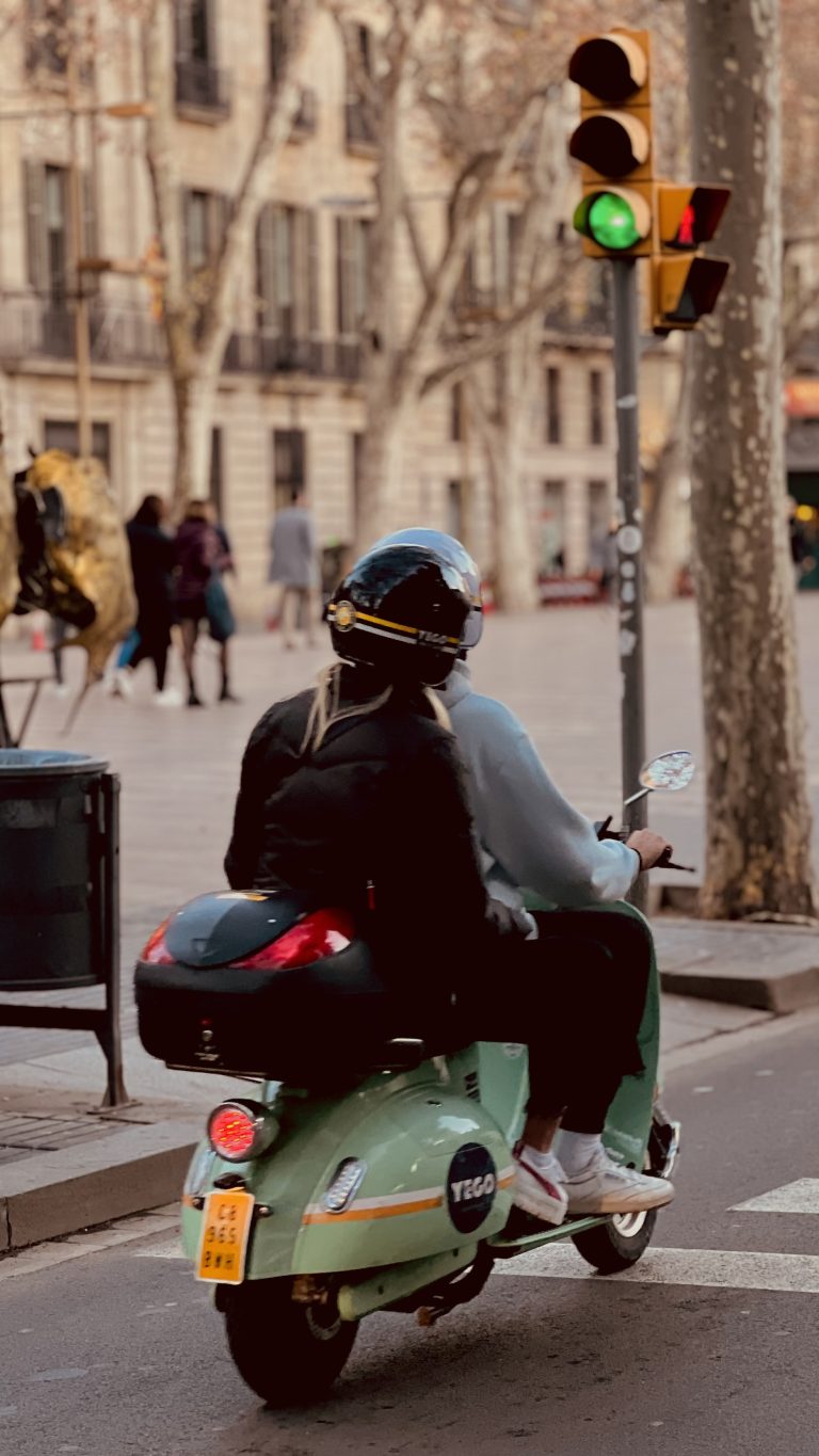 Street photo in Barcelona, Spain by Hafed Hc