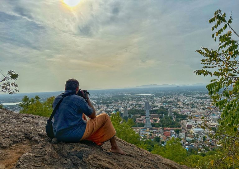 Street photo in Tiruvannamalai, India by EM Rajeev
