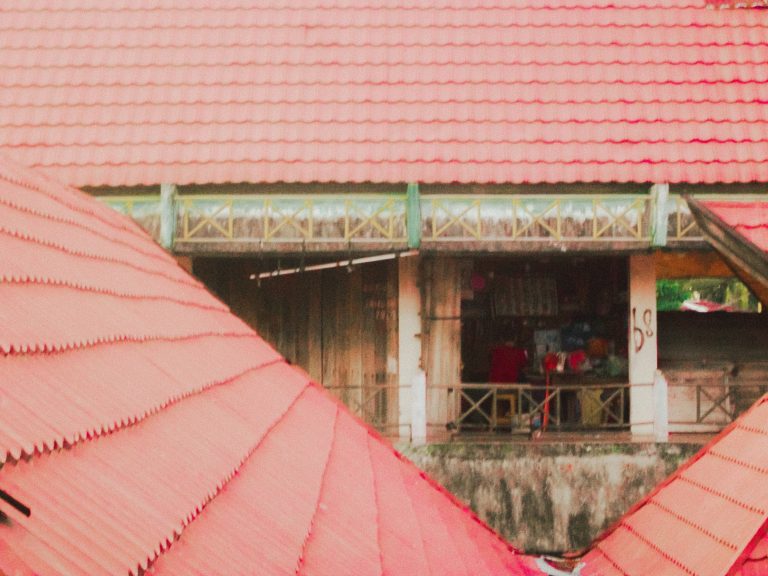 Street photo in Indonesia by Fairzha Purp