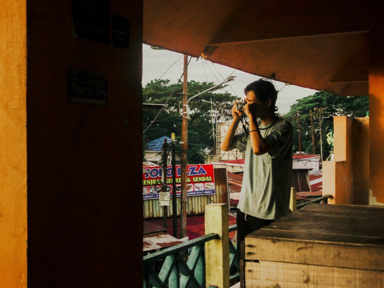 Street photo in Indonesia by Fairzha Purp