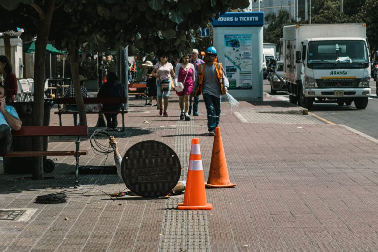Street photo in Miraflores, Peru by Gonzalo Rivera