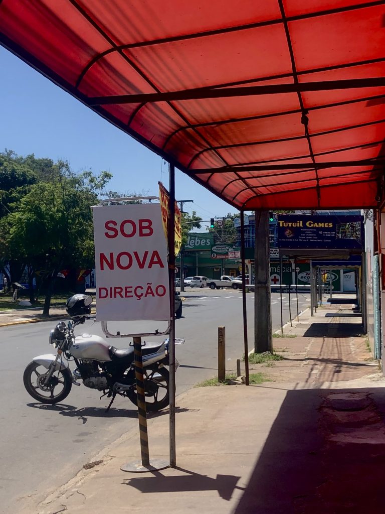 Street photo in Canoas, Brazil by Júlia Naicin