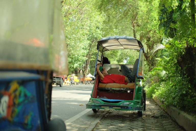 Street photo in Makassar, Indonesia by Khalil Amin