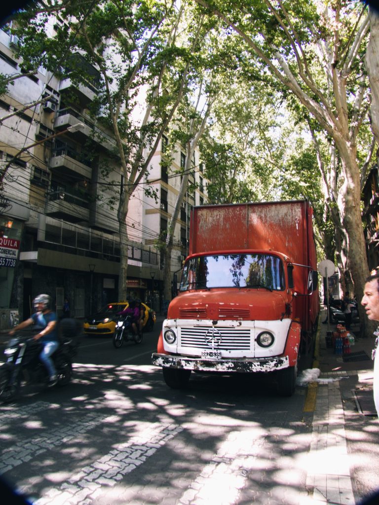 Street photo in Mendoza, Argentina by Javier Aleuanlli