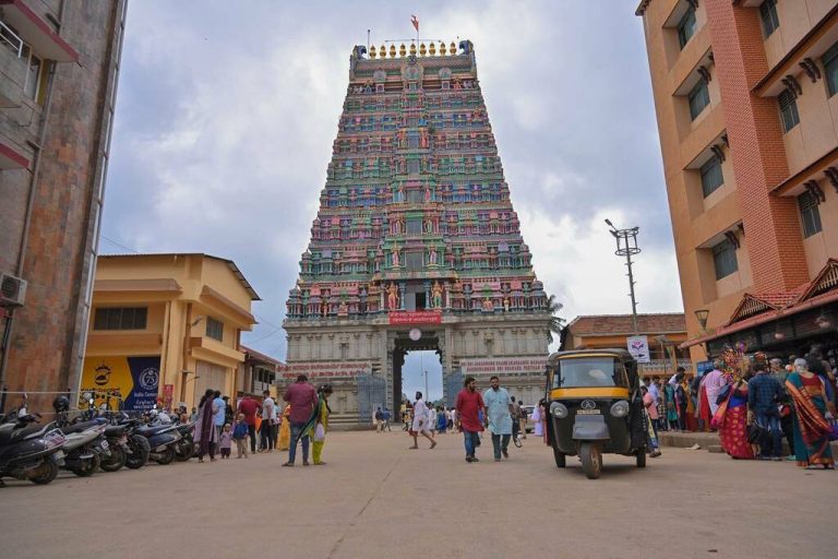 Street photo in Sringeri, India by EM Rajeev