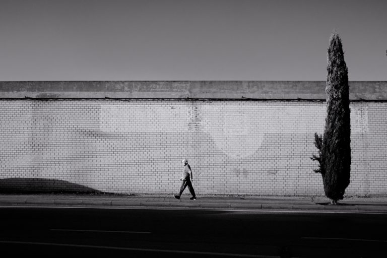 Street photo in Valladolid, Spain by Riquinho Faladeiro