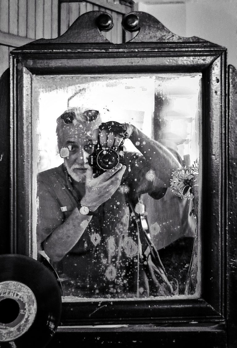Street photo in Pampatar, Venezuela by Manuel Ricardo Pérez
