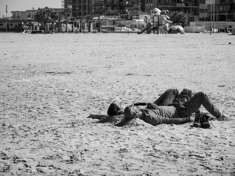 Street photo in Pescara, Italy by Javier Aleuanlli