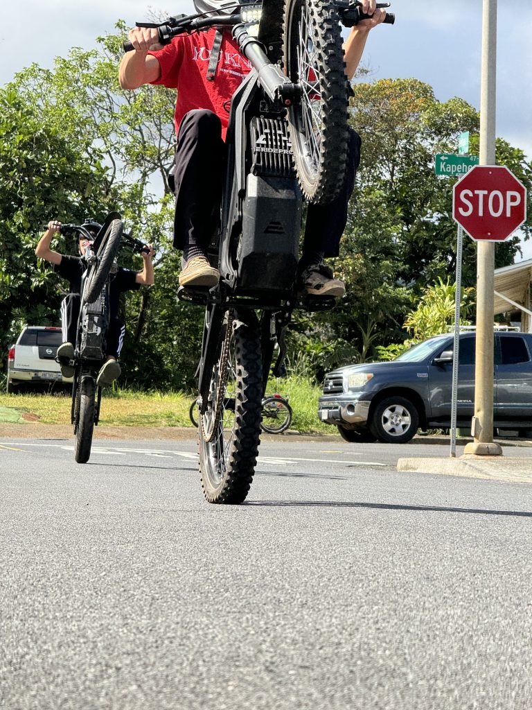 Street photo in Kahaluu, United States by Leilani Madamba