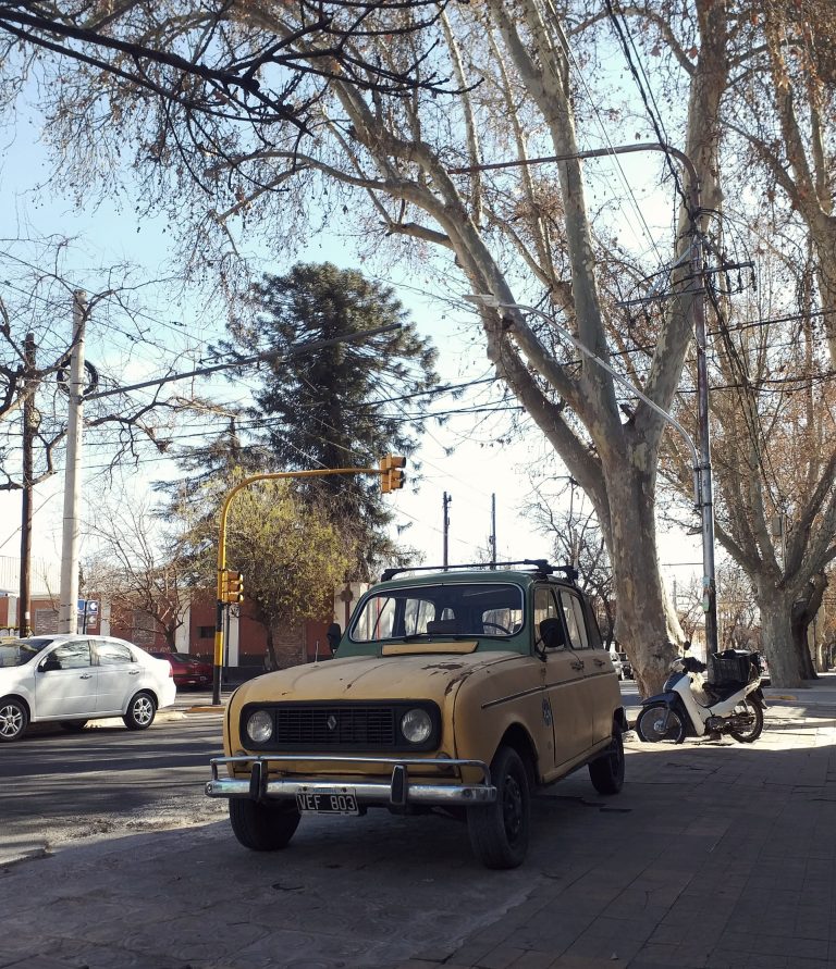 Street photo in Mendoza, Argentina by Allan Almeida