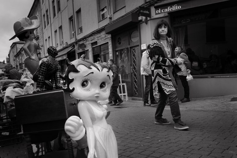 Street photo in Zamora, Spain by Riquinho Faladeiro