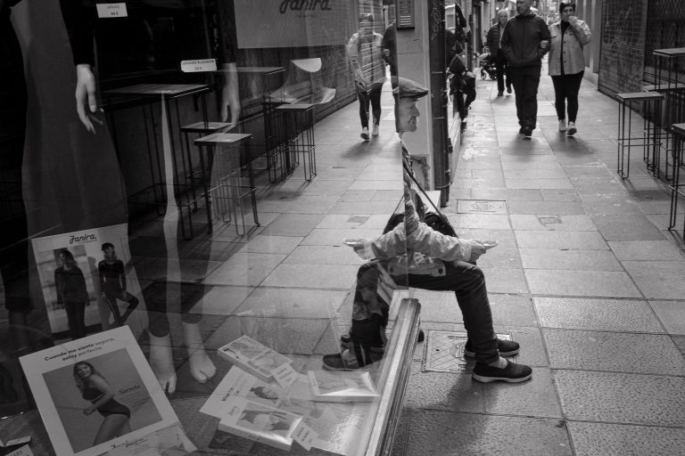 Street photo in Zamora, Spain by Riquinho Faladeiro