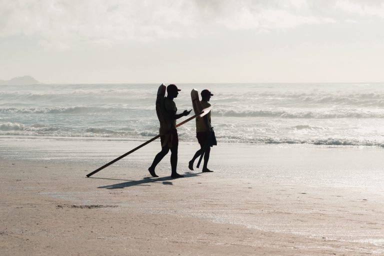 Street photo in Guarujá, Brazil by Kelvin Jesus