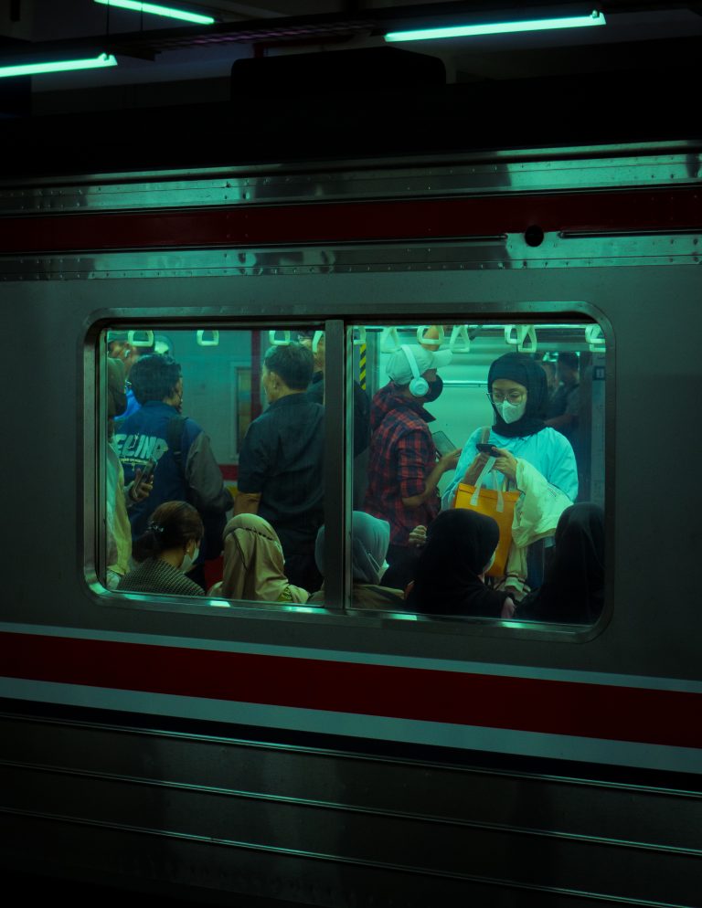 Street photo in Jakarta, Indonesia by Muhammad Faisal Fathan