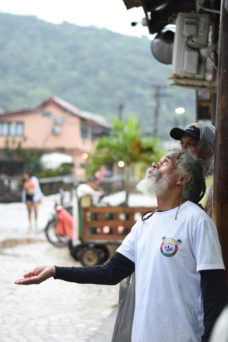 Street photo in Angra dos Reis, Brazil by Rodrigo Marcotich