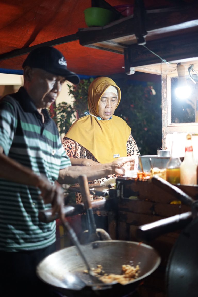 Street photo in Tangerang, Indonesia by Kazeno Ryu