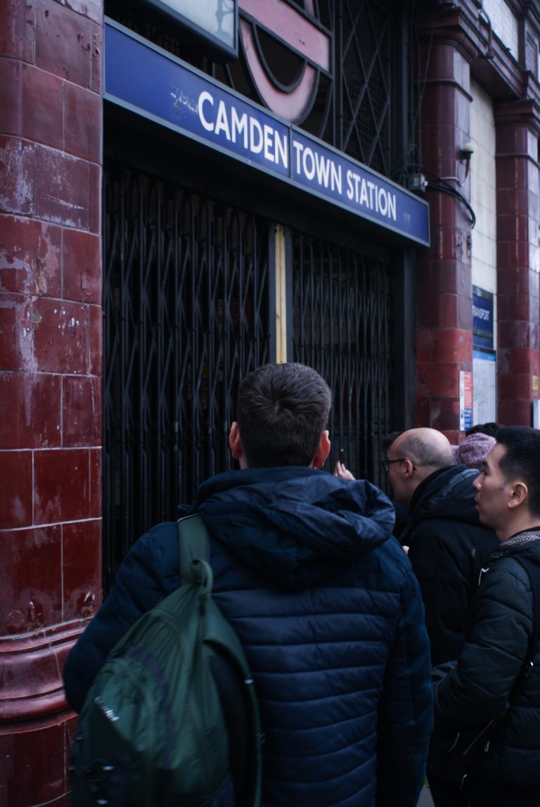 Street photo in London, United Kingdom by Jake Todd