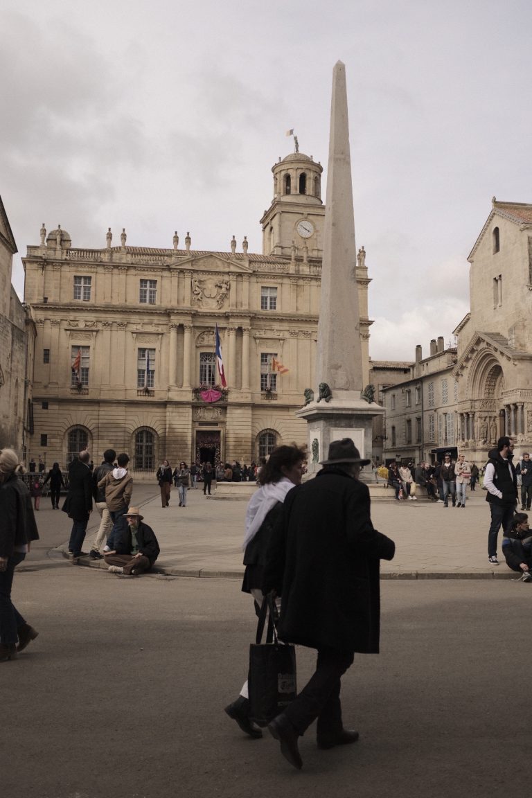 Street photo in Arles, France by Samuel Januario