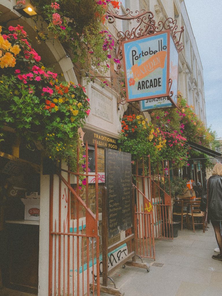 Street photo in London, United Kingdom by Henriikka Parpala