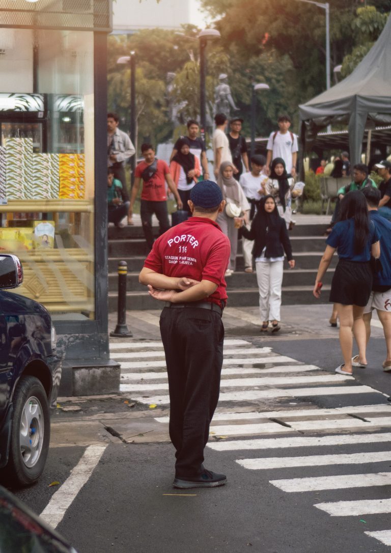 Street photo in Jakarta, Indonesia by Muhammad Faisal Fathan