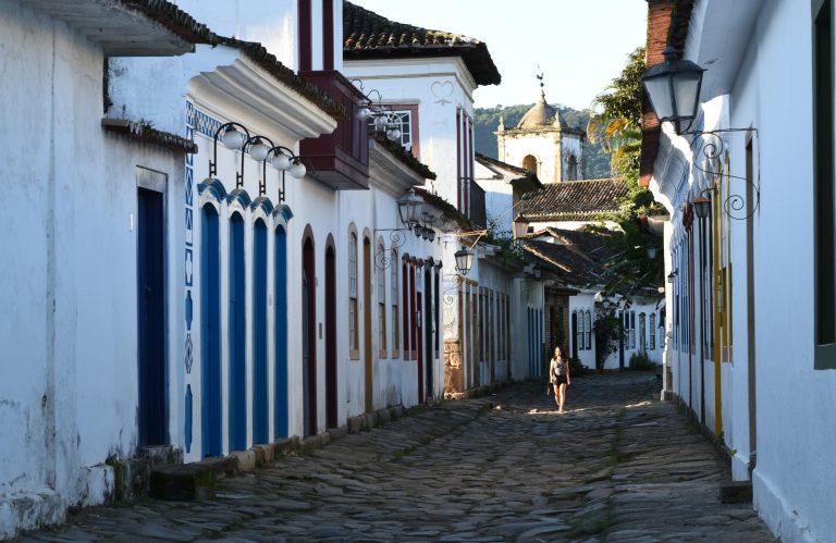 Street photo in Paraty, Brazil by Rodrigo Marcotich