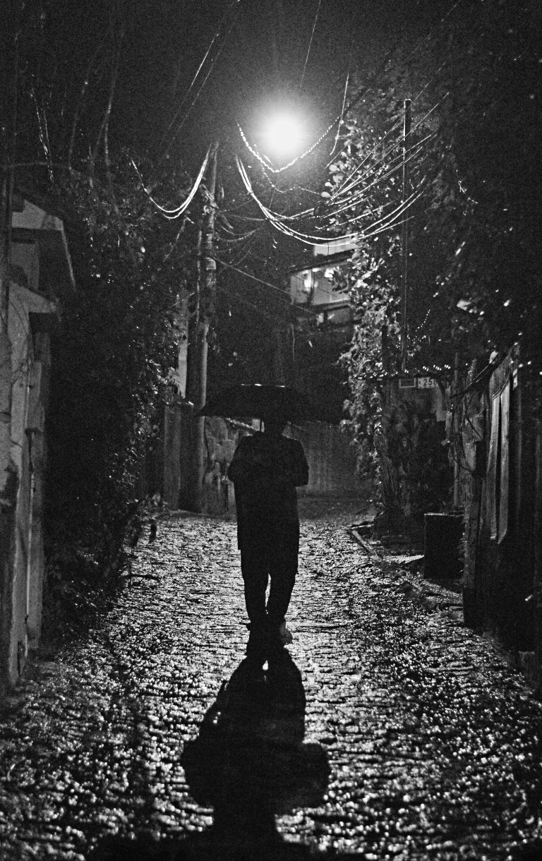 Street photo in Angra dos Reis, Brazil by Rodrigo Marcotich