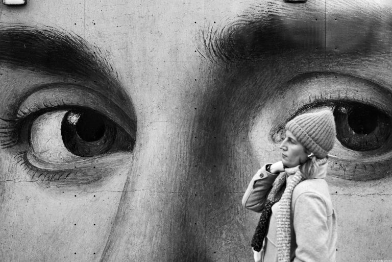 Street photo in London, United Kingdom by Richard Good
